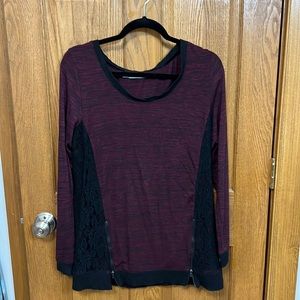 Size large burgundy and black top